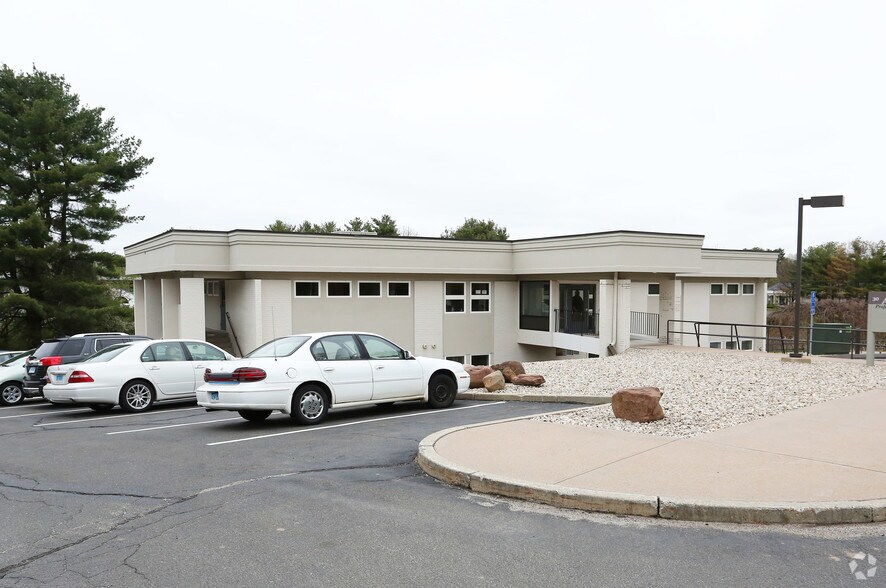 Primary Photo Of 30 W Avon Rd, Avon Medical For Sale