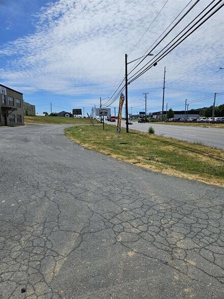 More Photos Of 2610 S Main St, Harrisonburg Warehouse For Lease