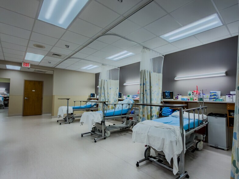 More Photos Of 2831 Lone Oak Rd, Paducah Medical For Sale