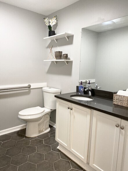 More Photos Of 2935-2937 N Clark St, Chicago Apartments For Lease
