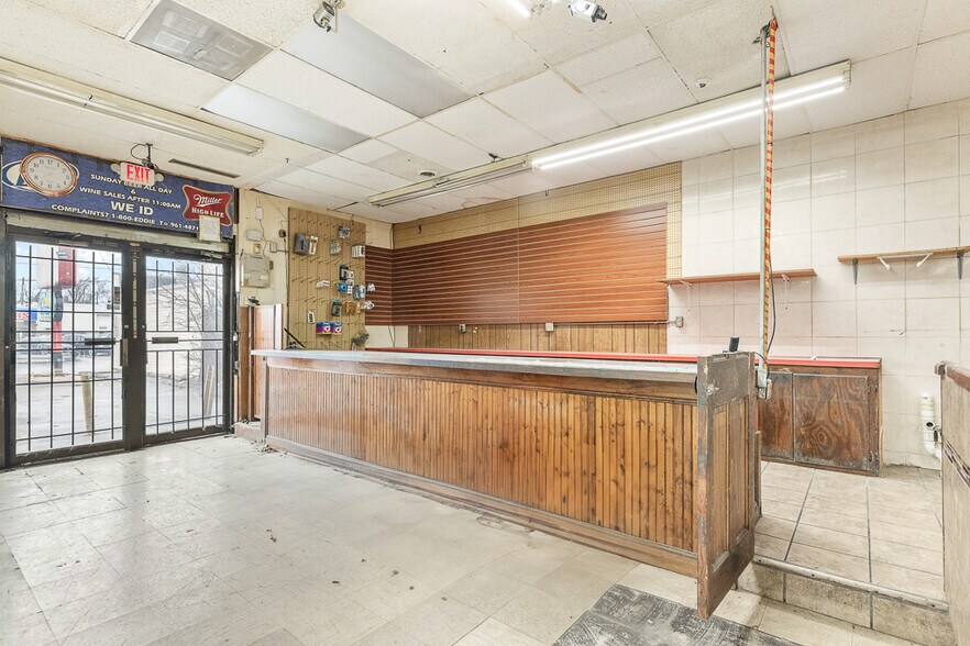 More Photos Of 7123 Lorain Ave, Cleveland Freestanding For Lease