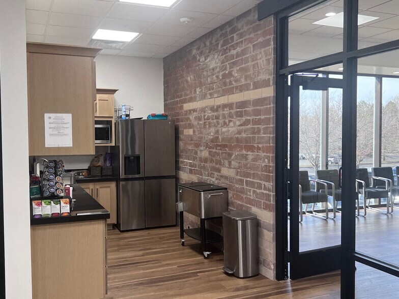 More Photos Of 500-560 E Timpanogos Cir, Orem Office For Lease