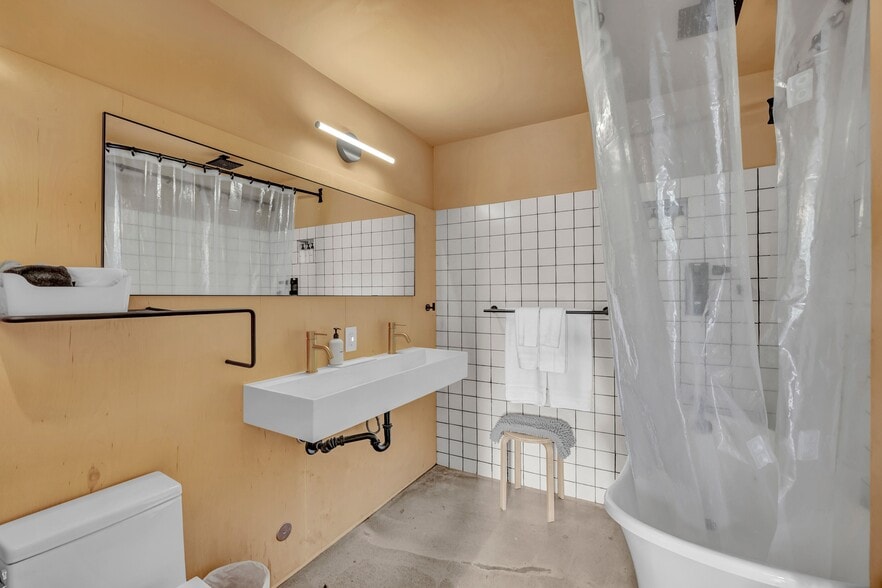 More Photos Of 118 S 4th St, Wilmington Hospitality For Sale