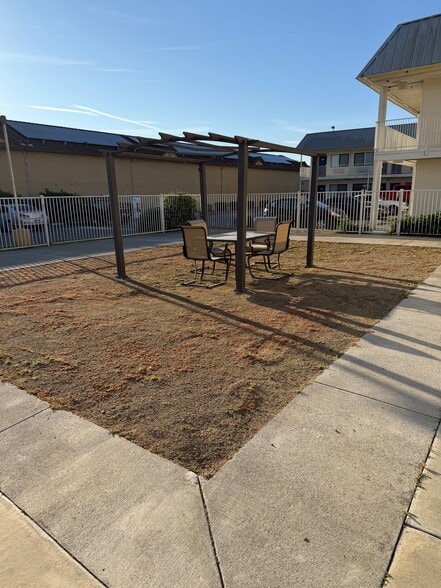 More Photos Of 1564 E Main St, Woodland Hotel For Sale