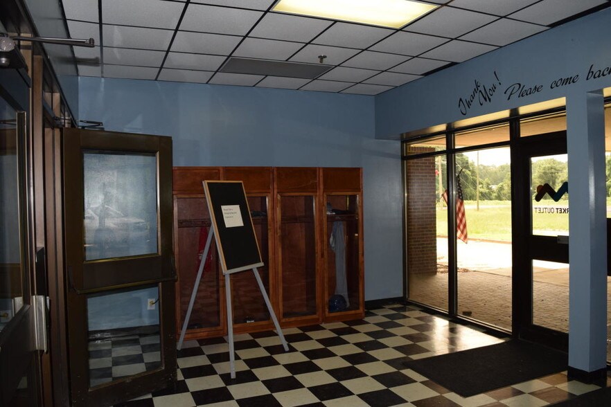 More Photos Of 470 Joseph St, Alexander City Warehouse For Lease
