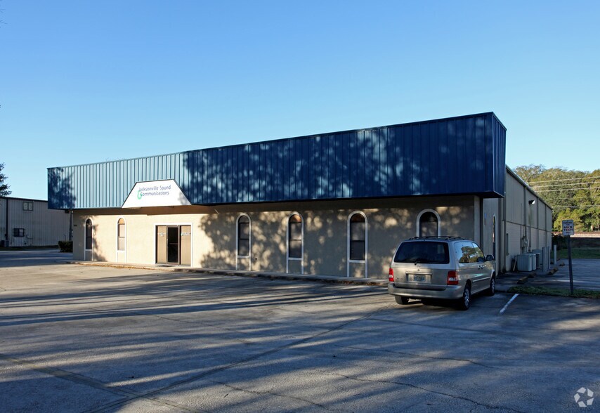 Primary Photo Of 1985 Corporate Sq, Longwood Warehouse For Sale