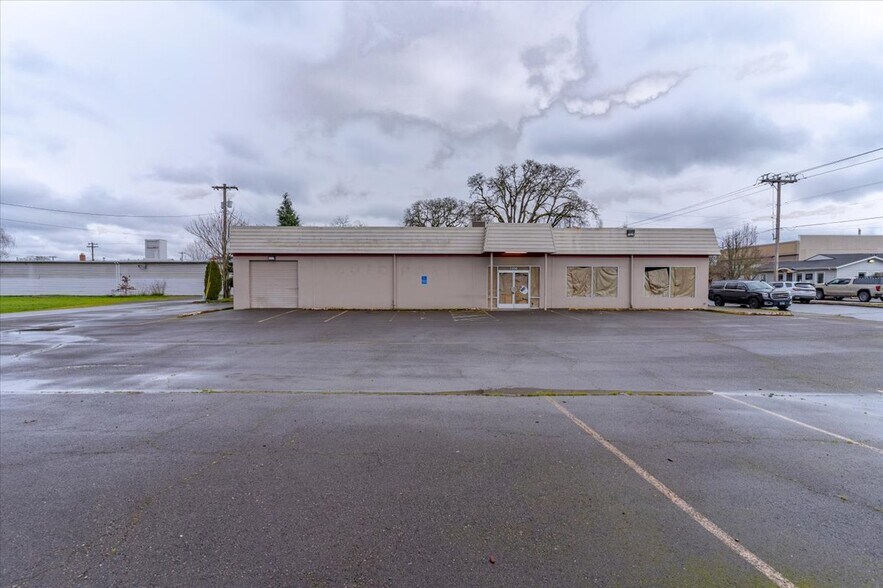 Primary Photo Of 1590 12th St SE, Salem Freestanding For Lease
