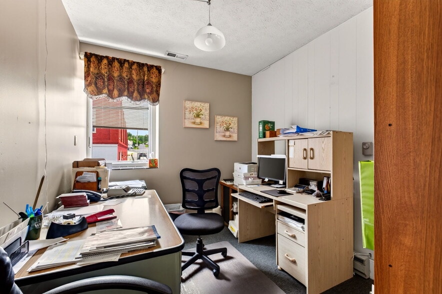 More Photos Of 162-166 N Main St, Broadway Office For Sale