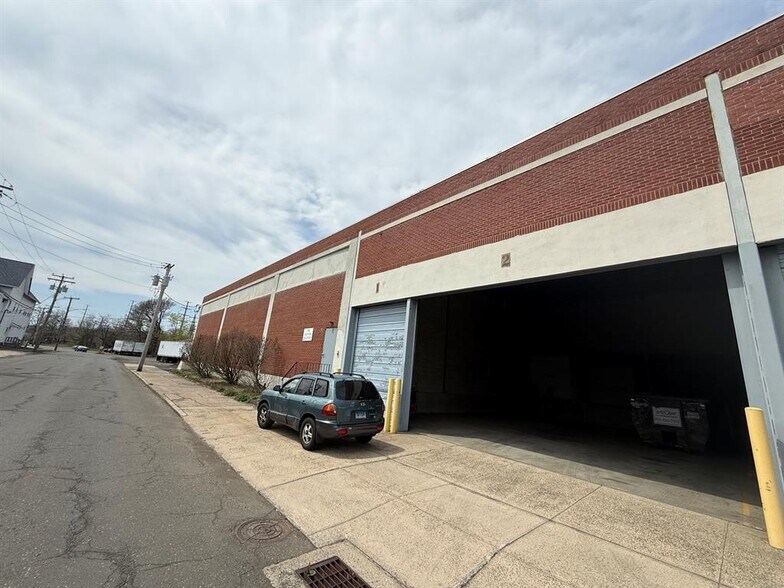 More Photos Of 135 Wood St, West Haven Warehouse For Lease