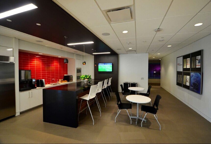 More Photos Of 13905 University Blvd, Sugar Land Medical For Sale