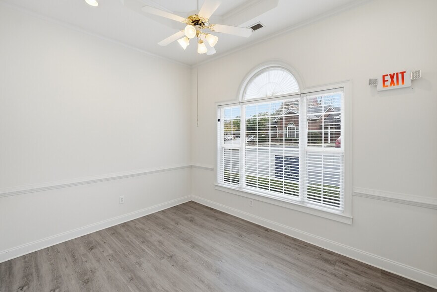 More Photos Of 103 Weatherstone Dr, Woodstock Medical For Lease