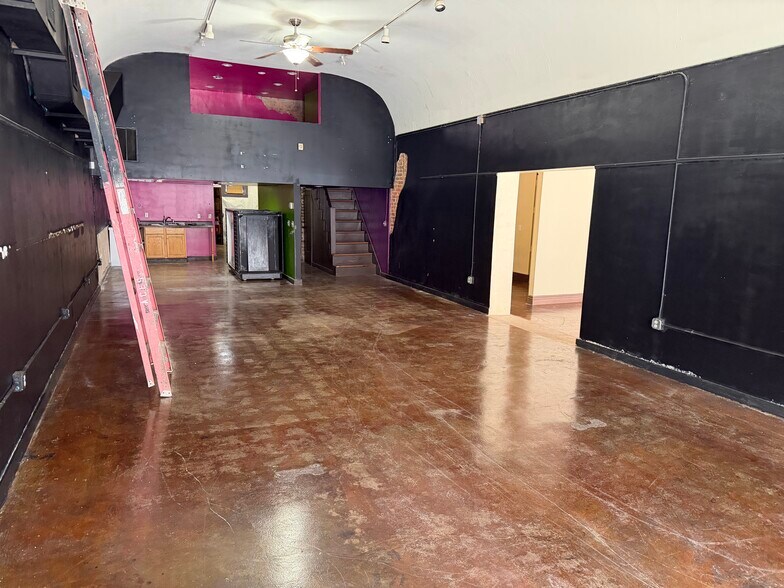 More Photos Of 212-214 Campbell Ave, Springfield Storefront Retail Office For Sale