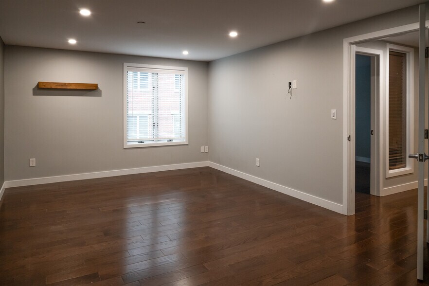 More Photos Of 51 Mill St, Hanover Office For Sale