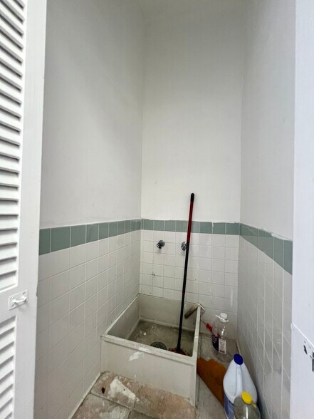 More Photos Of 4908 SW 8th St, Miami Medical For Lease
