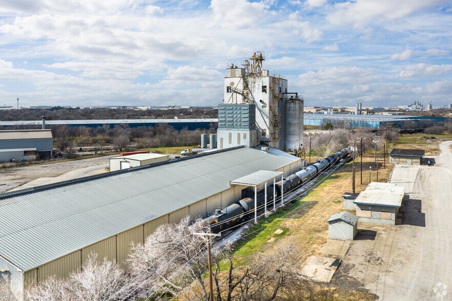 More Photos Of 2101 Terminal Rd, Fort Worth Warehouse For Lease
