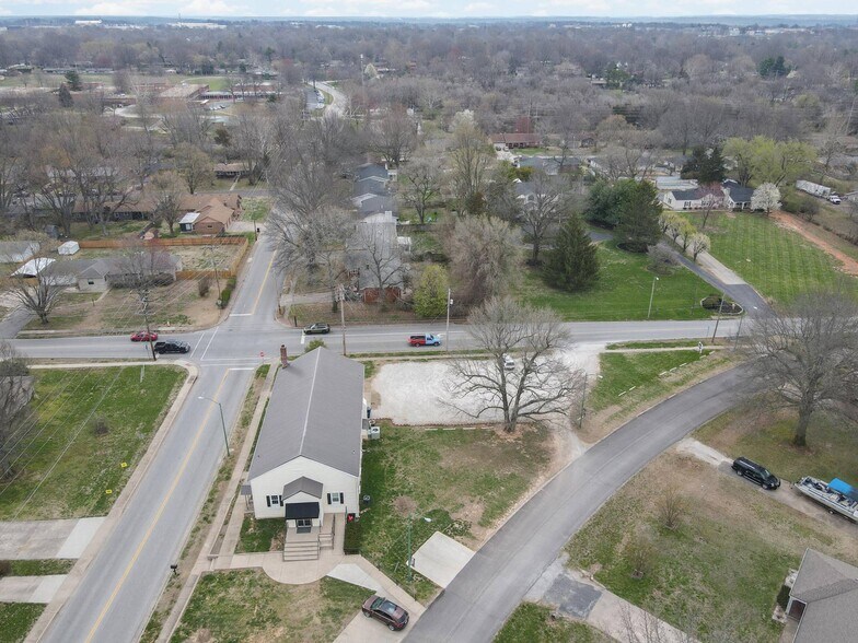 More Photos Of 2440 E Seminole St, Springfield Specialty For Sale