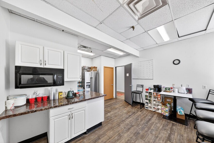 More Photos Of 1333 Research Rd, Gahanna Manufacturing For Sale