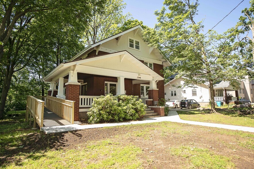 More Photos Of 1348 E Cherry St, Springfield Office For Lease