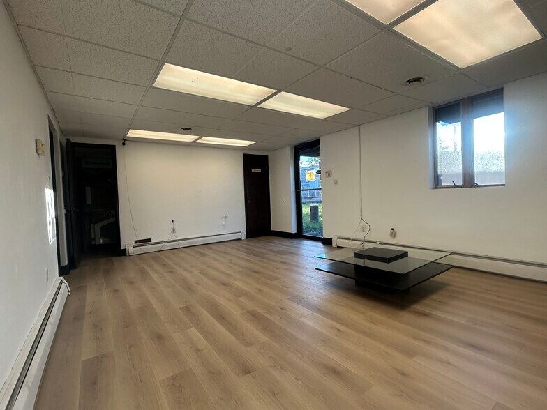 More Photos Of 5425 Enterprise Blvd, Bethel Park Warehouse For Lease