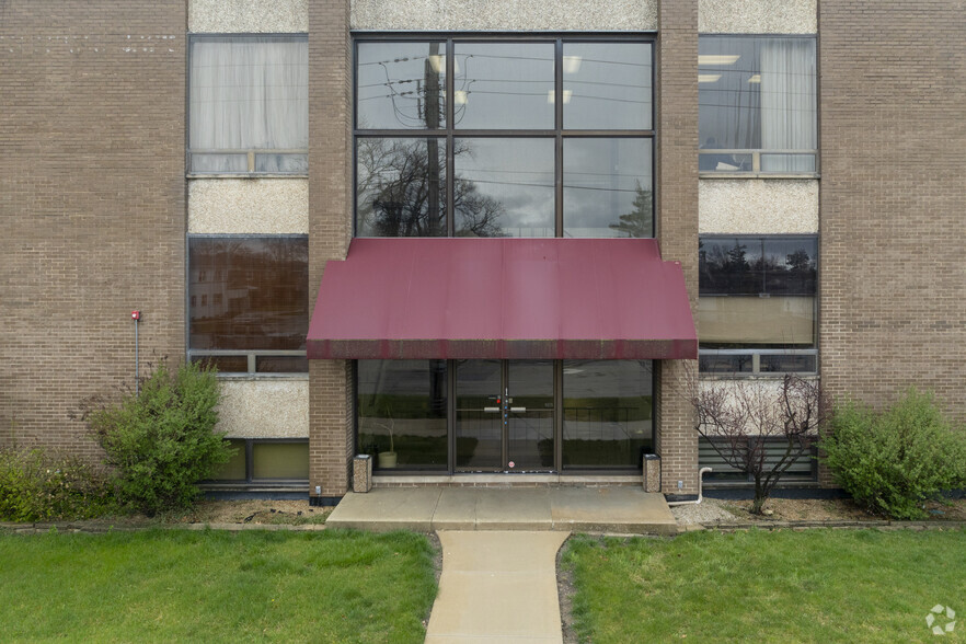 Primary Photo Of 10526 W Cermak Rd, Westchester Office For Sale