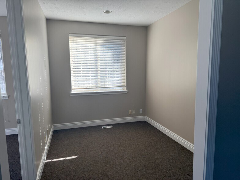 More Photos Of 11075 S State St, Sandy Office For Lease