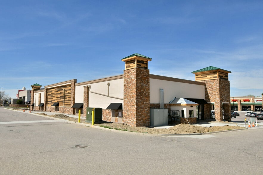More Photos Of 19585 Hess Rd, Parker Storefront For Lease