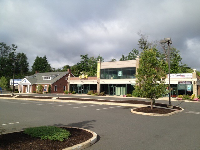 More Photos Of 645 Poquonock Ave, Windsor Storefront For Lease