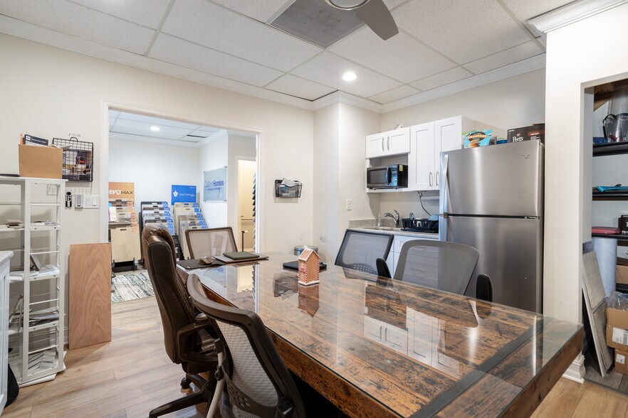 More Photos Of 217 W Seminole Ave, Melbourne Office For Lease