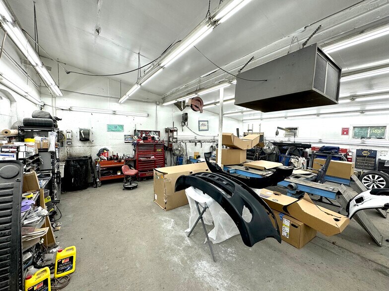 More Photos Of 5 Franklin St, Whitman Auto Repair For Sale