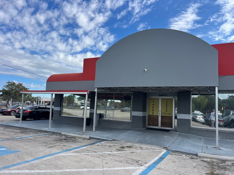 More Photos Of 4601 Fowler St, Fort Myers Freestanding For Lease