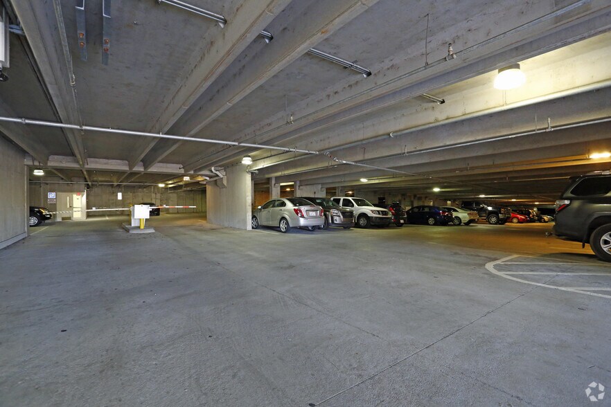 More Photos Of 900 E Six Forks Rd, Raleigh Apartments For Lease