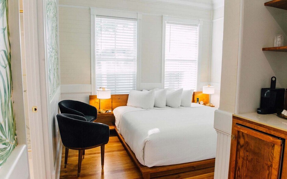 More Photos Of 51 Avenue C, Apalachicola Hotel For Sale