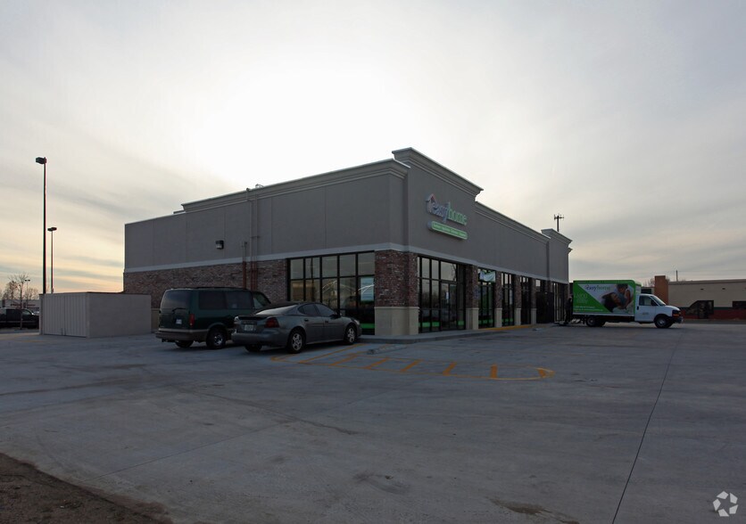 More Photos Of 407 E Pawnee St, Wichita Freestanding For Lease