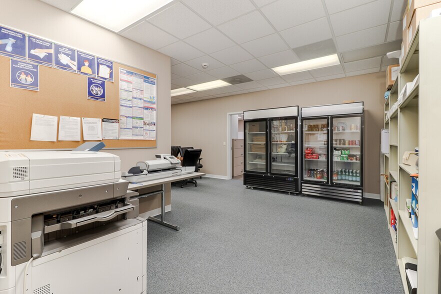 More Photos Of 1605 Commerce Pky, Bloomington Office For Lease