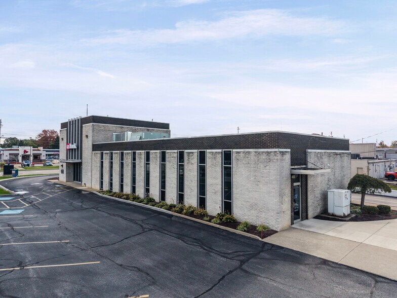 More Photos Of 14444 Pearl Rd, Strongsville Bank For Sale