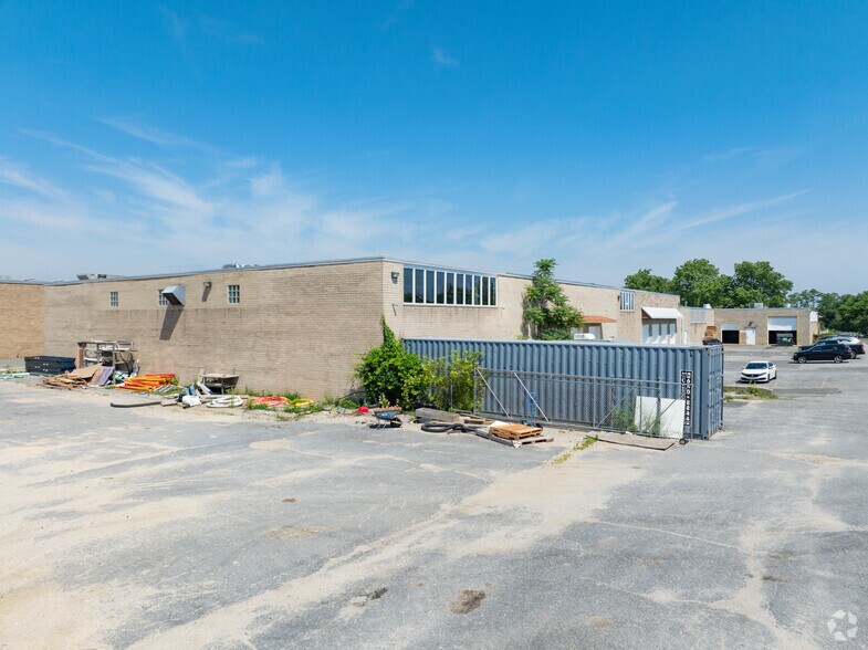 More Photos Of 135 Oser Ave, Hauppauge Warehouse For Lease