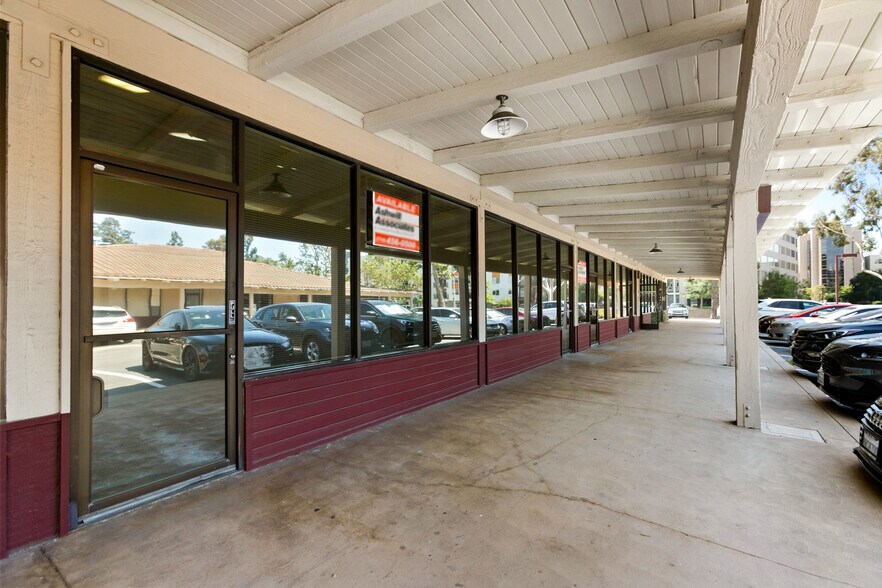 More Photos Of 1111 W Town and Country Rd, Orange Business Park For Lease