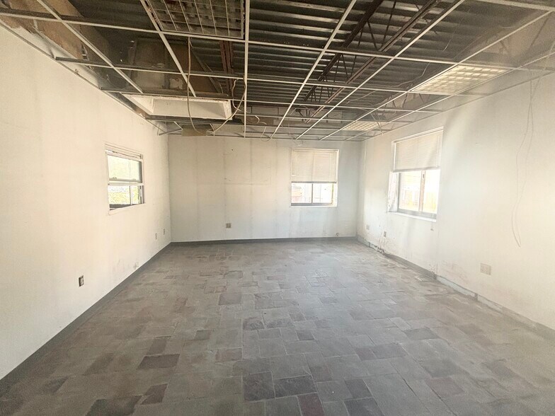 More Photos Of 11 Marlboro St, Malden Warehouse For Lease