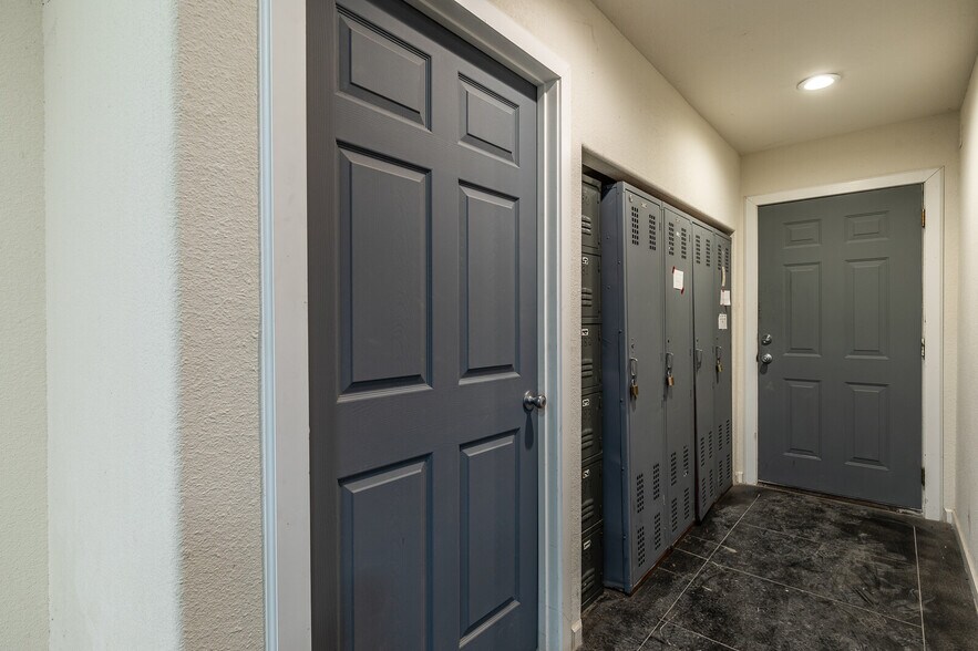 More Photos Of 118 Monroe St., Itasca Office For Lease