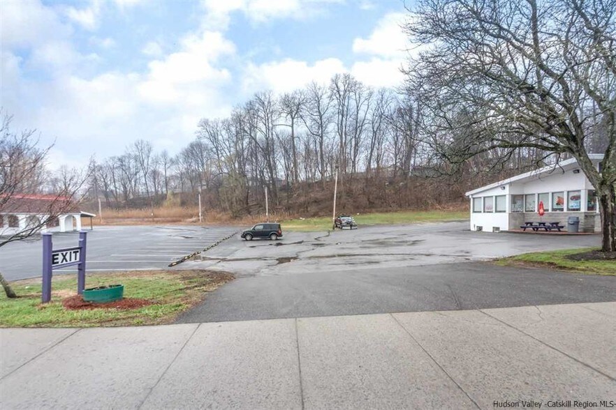 More Photos Of 90 Old Rt-9w, Port Ewen Restaurant For Sale