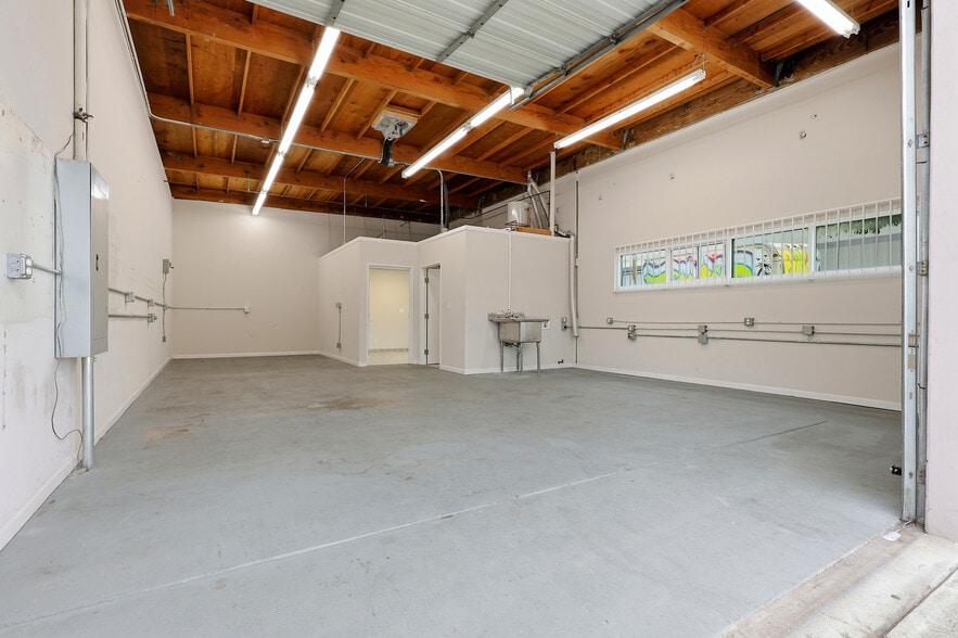 More Photos Of 1555 Yosemite Ave, San Francisco Warehouse For Sale