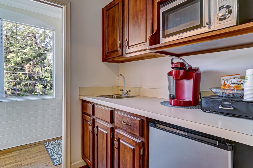 More Photos Of 5233 San Jose Blvd, Jacksonville Office Residential For Lease