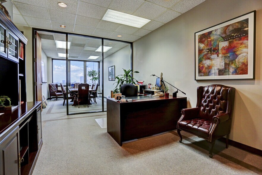 More Photos Of 4635 Southwest Fwy, Houston Office For Lease