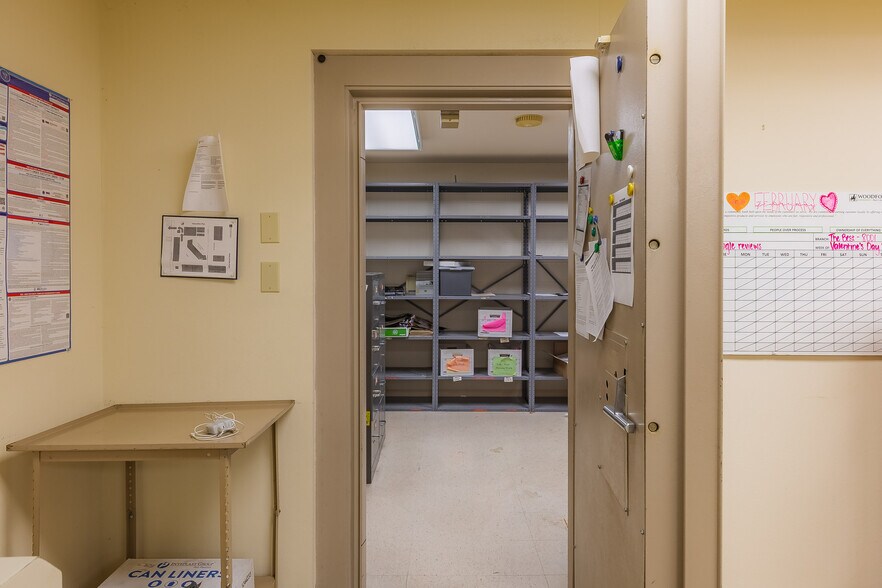 More Photos Of 703 Commerce St, Refugio Office For Sale