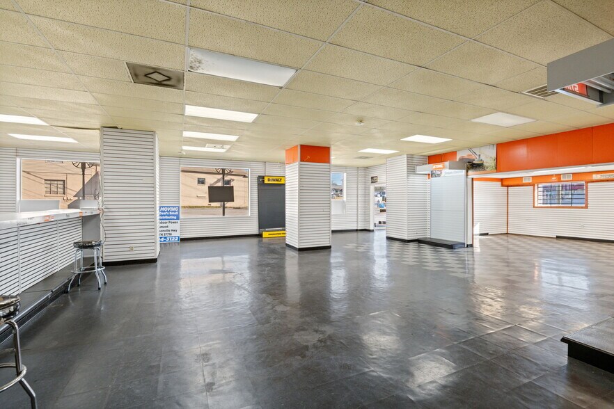 More Photos Of 476 N Main St, Clinton General Retail For Sale