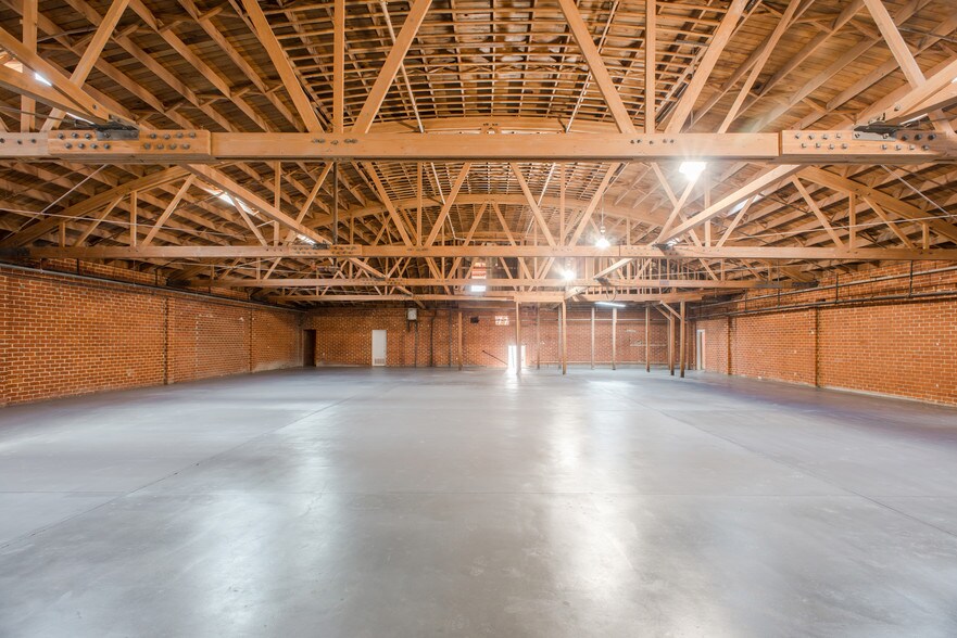 More Photos Of 220-306 Pasadena Ave, South Pasadena Light Distribution For Lease