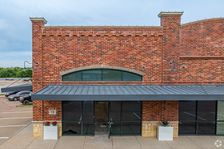 More Photos Of 205 S Main St, Red Oak Unknown For Lease