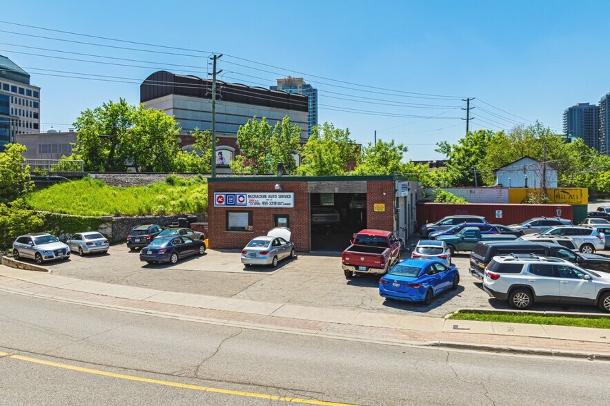 More Photos Of 21 Union St, Brampton Auto Repair For Sale