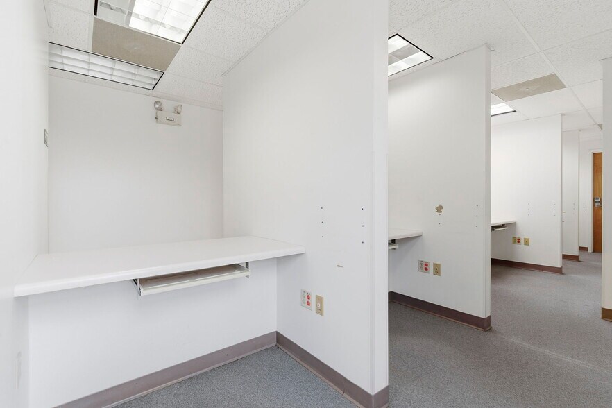 More Photos Of 718 N Martin St, East Prairie Office For Sale