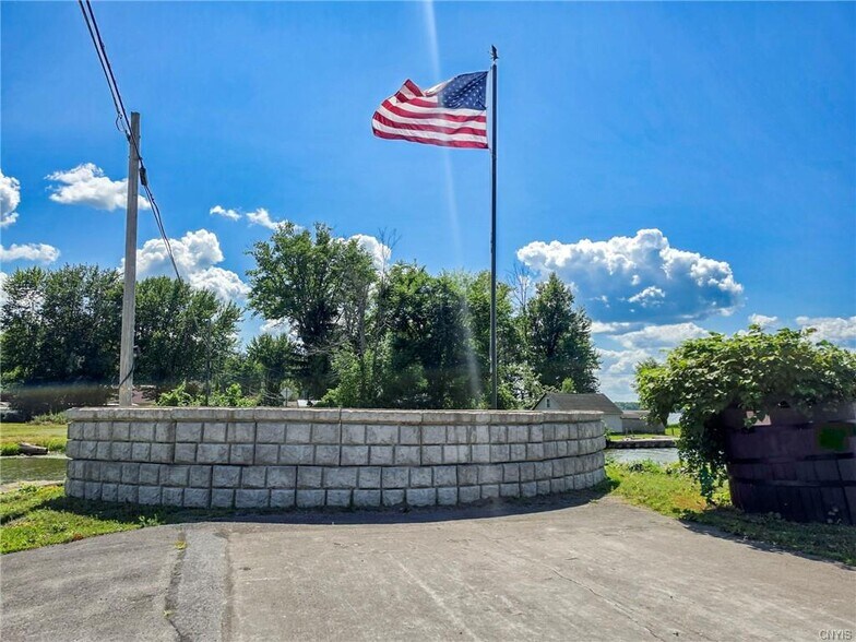 More Photos Of 6266 Lakeshore Rd, Verona Beach Restaurant For Sale